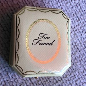 Too Faced Highlighter
